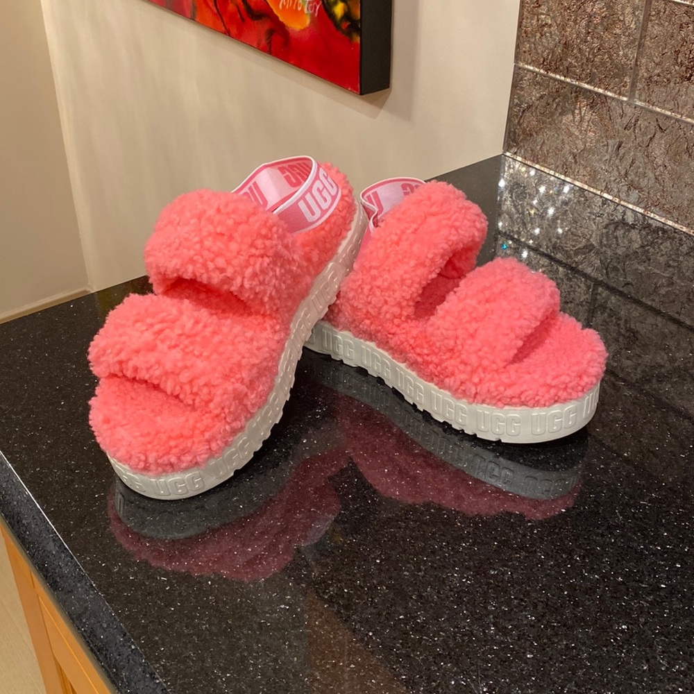 Ugg Fluff slipper sandals 8